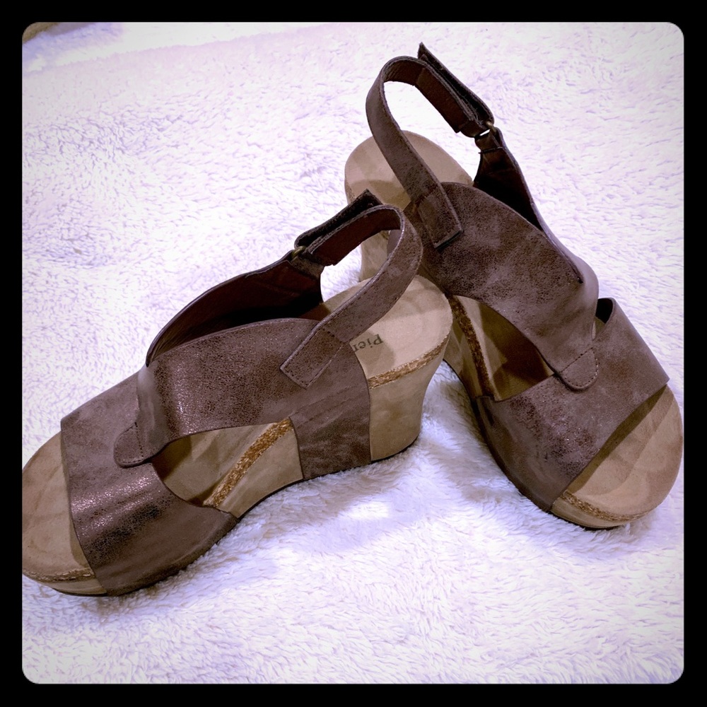 Wedge/platform sandal
